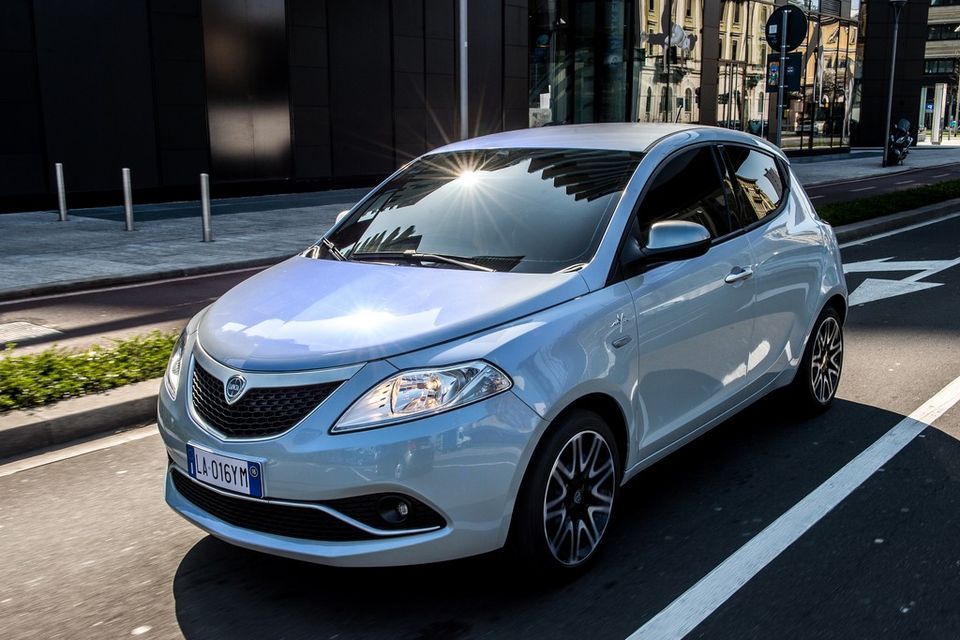 LANCIA YPSILON Silver Plus